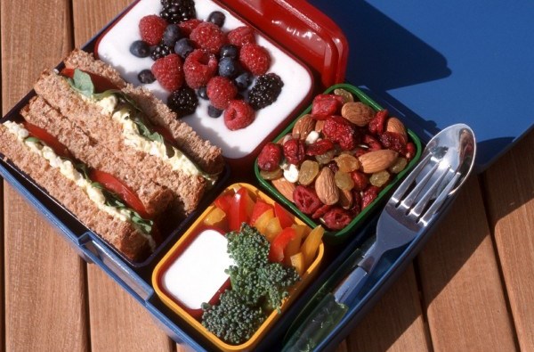 pudelko-sniadaniowe-laptop-lunches-koralowe